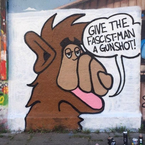 Anti-fascist Alf mural quoting Chumbawumba in München, Germany