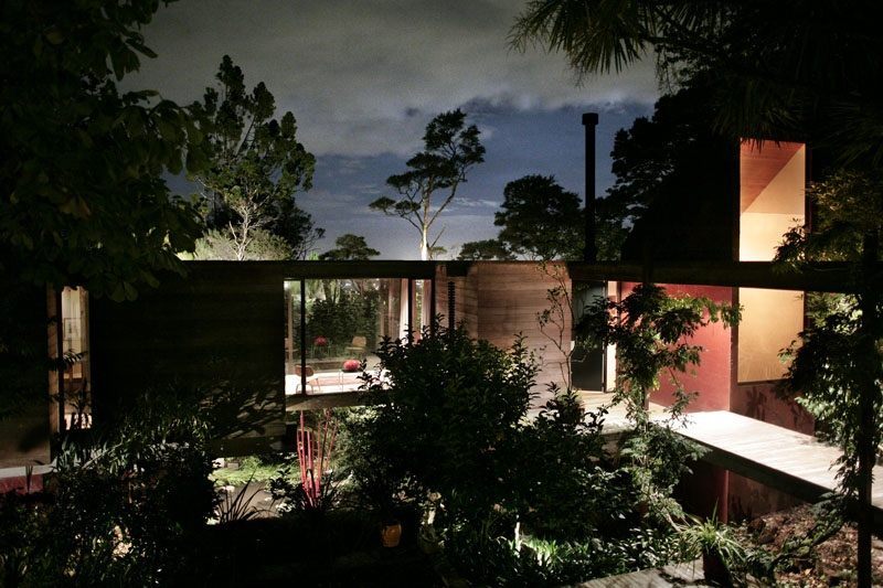 oxide-joyride:  The Brake House, Titirangi NZ. Designed by Ron Sang in the 1970s