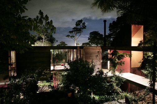 oxide-joyride: The Brake House, Titirangi NZ. Designed by Ron Sang in the 1970s for photographer Bri