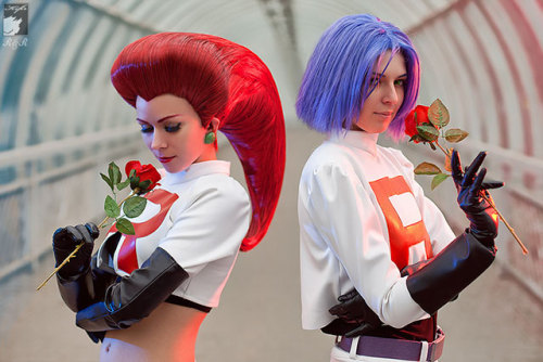 love-asthou-wilt: internaljohnologue: naruchigotsu: Cosplay Done Right SO THE MARGE SELMA AND PA