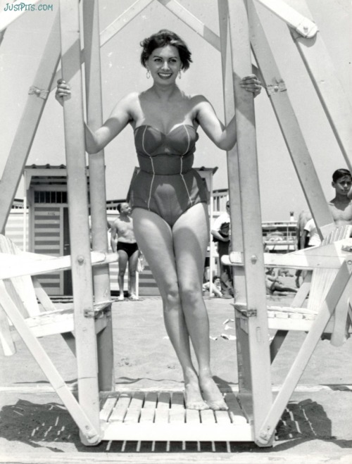 Sophia Loren adult photos