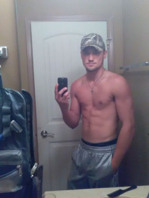 redneckcowboycb: redneckinohio:  24 from Bella Vista, Arkansas  Or him… I want him to please… Fuck amazon, I want him!  daaammmyyum  – Feel free to follow me on twitter @ kycowboy69 for updates, photos of me and live webcam broadcast ;)  I dont