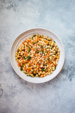 foodffs:  This vegan Israeli couscous salad