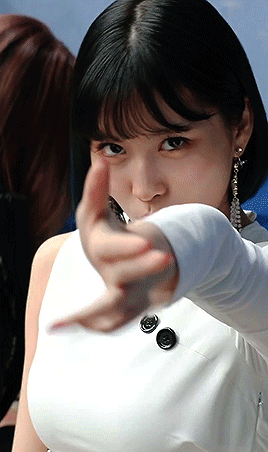 nayeoh:she shot me right in the heart!