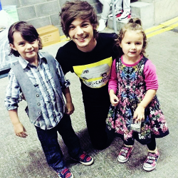 l-o-u-i-s-h-a-r-r-y-deactivated:  Louis with Paul’s kids 25.5.14 + 