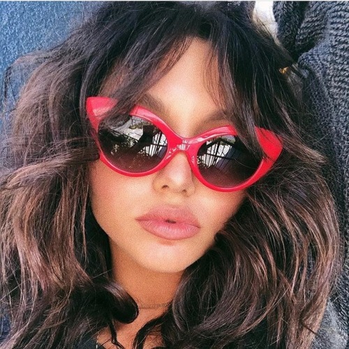 @kateridion wears the Wild Gift in Cherry Red w/ Grey Gradient CR39 Lens from @crapeyewear Grab them