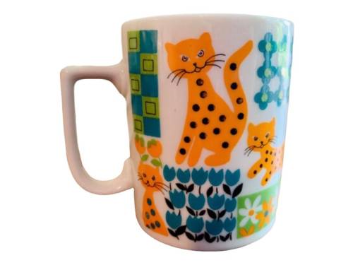 littlealienproducts:    Adorable Vintage Retro Cat Mug from  TheBeardedIrisStore  