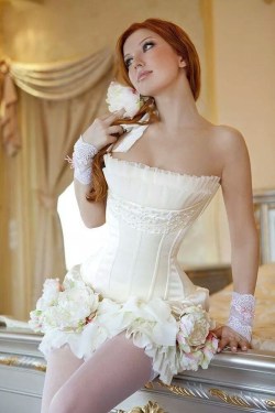 innocentredheads:  Bride to be