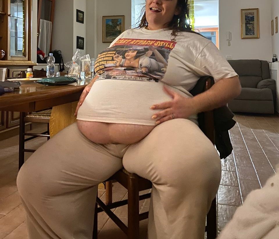 thehungry-wife:Ecstasy after being publicly stuffed as a pig in the BK, wearing the glorious hear attack grill t-shirt, that obviously fits me like a glove ❤️