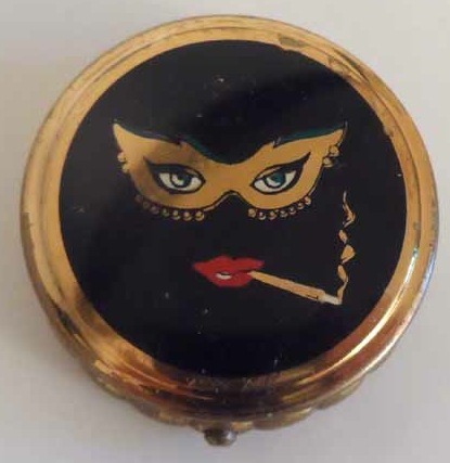 zynab1929:  vintage Kigu powder compacts 