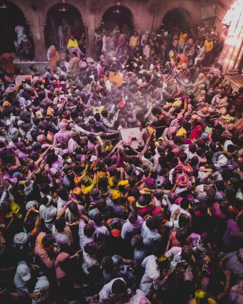 hinducosmos:Festival of colours 2k21 Holi Holi celebrated in Banke Bhari Temple, Vrindaban (via Inst