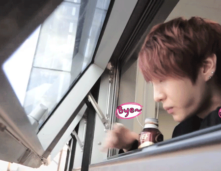 jungtaeks-blog:  VIXX waving at starlights (ノ^∇^) 