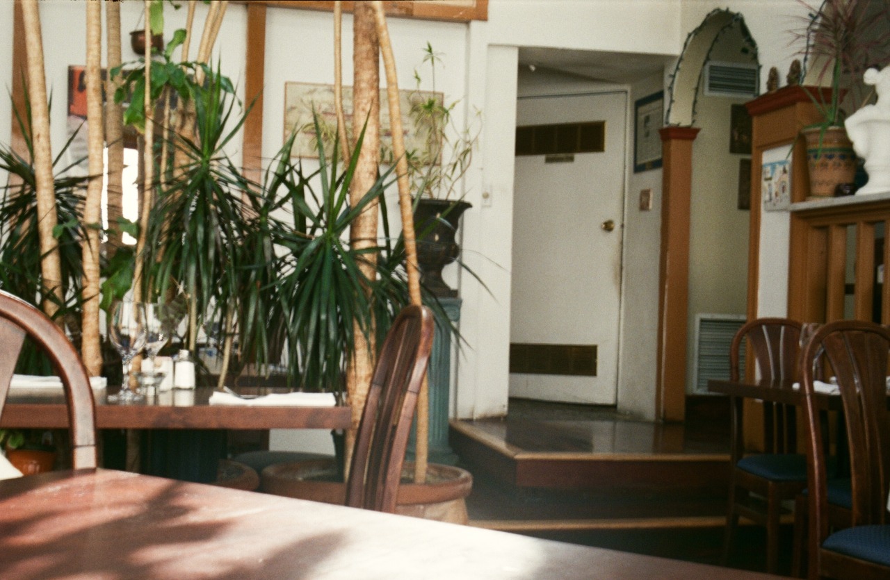 em-muh:  a sunny greek food restaurant // 35mm