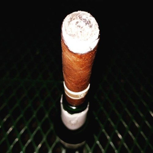 Enjoying good smoke and good brew. #romacraft #aquitaine...