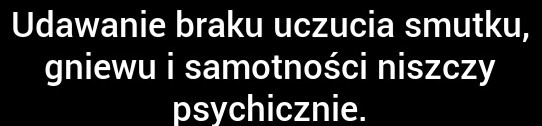 Mimo wszystko, uśmiecha się najlepiej jak potrafi.