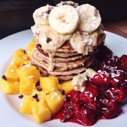 tobefre-ed:  Whole grain pancakes with a mango, warm raspberries, crunchy peanut butter, banana and cacao nibs ❤️