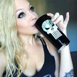 nicolejeancosplay:  Pinkies out for Punisher.