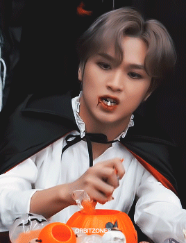 orbitzones:it’s all  LOLLIPOPS,  FAKE BLOOD, and  FANGS   this halloween with haechan ‍♂️