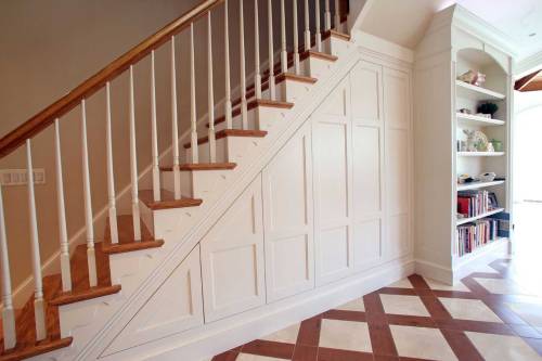 gingerandfair: homedesigning: (via 8 Clever Ways to Utilize That Awkward Space Under Your Stairs) If