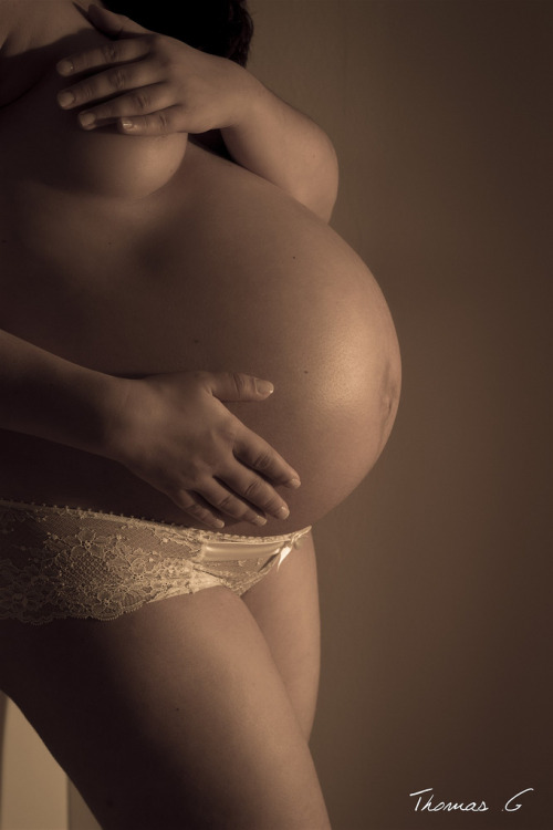 enceintenue:  @enceinte_nu enceintenue.tumblr.com #enceinte #pregnant  #nue #nude 