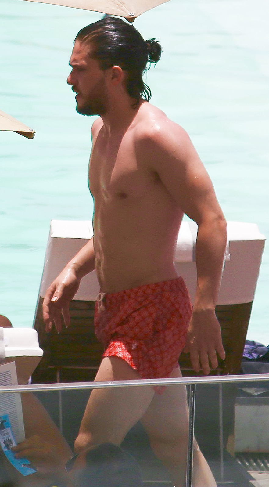 hotfamousmen:  Kit Harington