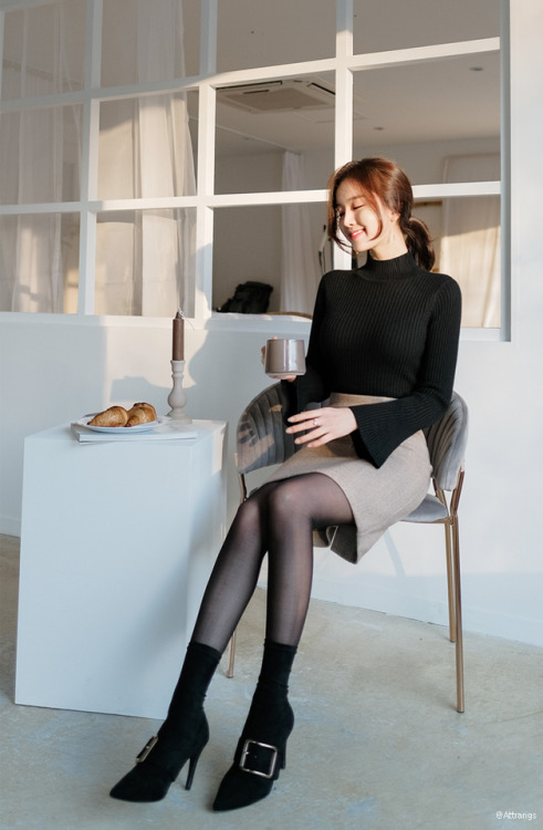 Kim Shin Yeong - November 22, 2018 Set