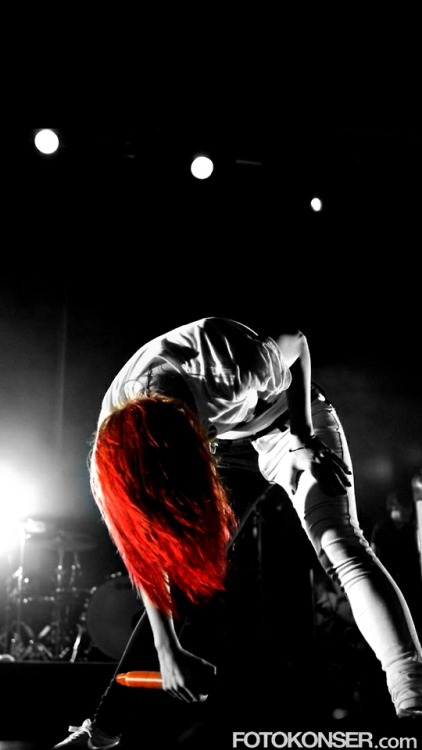 oalockscreen:Hayley Williams from Paramore//credits to Kari Meiers & the other photographers (?)