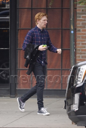 #tbDomhnall leaving a hotel in Nova York  while he was in the city to promote ‘The Little Stra