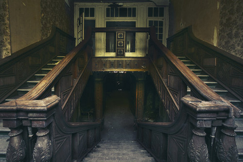 fuckyeahabandonedplaces:  The Asylum by Rebecca Litchfield Thank You For 2 Million Views on Flickr.  Scary and beautiful at the same time.