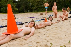 damoberry:  gaypegasus:  Beach Games  Why