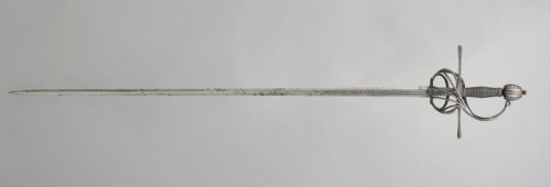 art-of-swords:RapierDated: 1610 - 1630Maker: Tomás de AyalaMedium: iron, steel, gold and silver, enc