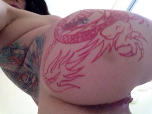 officialelouise:  I’m feeling EXTRA frisky today…who wants to cum play? 😉 E xox
