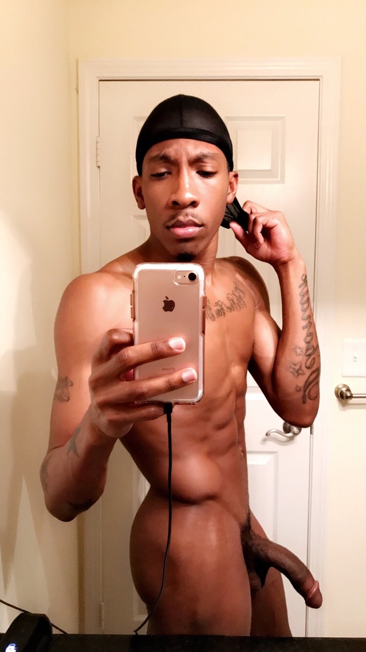 gdr1:  debonairgotjuicestill:  IG📸: legallydebonair  SC👻: flickofdasnap_d OnlyFans👥: