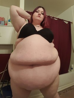 montrealbellyssbbw:  ;)   Love for you get on top of me while I feel your big belly