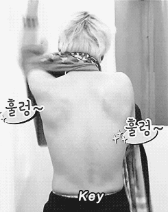 kpopinbw:  Key vs. Onew: how to change shirts during filming.     