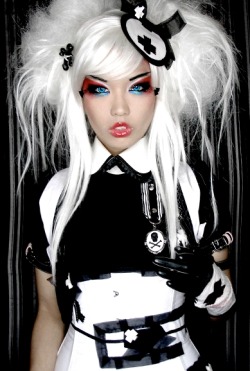 cybergoth-girls:  Cybergoth girl http://cybergoth-girls.tumblr.com/