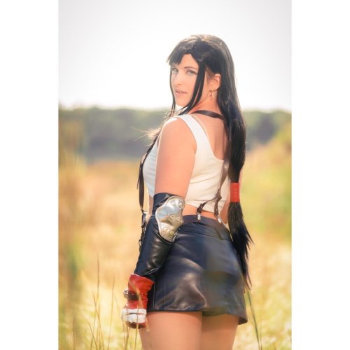 Happy Hump Day. Here’s some Tifa ❤️. by @mhcosphoto . #anime #manga #cosplay #cosplayersofinstagram 