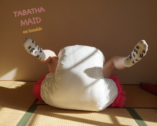 tabathamaid:Sissy Tabathamaid gets diapered snuggly for the weekend by dominant Mommy making sure on