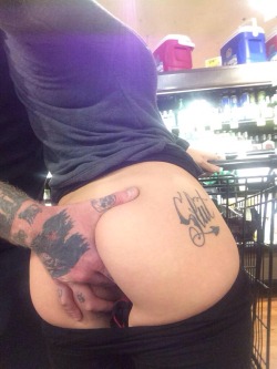 iheartthatass:  Katrina Jade x Public finger