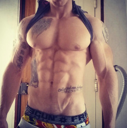 bbwannab:  Dude you’re Ripped!! 