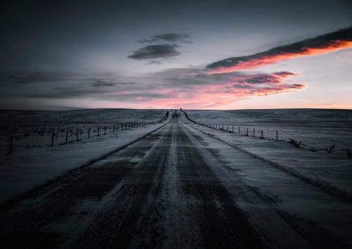 Adventure waits beyond the horizon. l : IG user tuck.shot