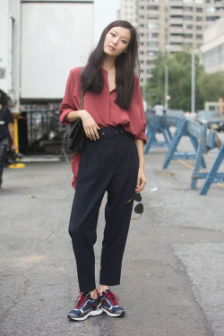 d-e-a-r-vogue:  koreanmodel:  Street style: