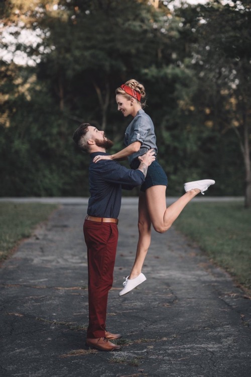 Maci &amp; Taylor’s engagement photos are perfection &amp; goals