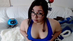 kinkywaifu:  Mei Bae (22 HD photos) ❄️ Sometimes it’s tiring being a hero! Finally Mei has an opportunity to relax on the couch and strip off her gear, while you and her robot Snowball get to watch! 💙 BUY IT HERE 💙 *these pics are for advertisement