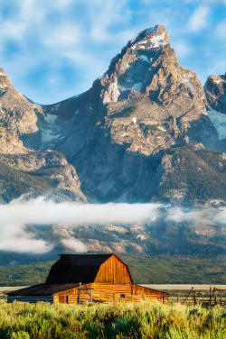 sublim-ature:  Looming Summit Over Barn by