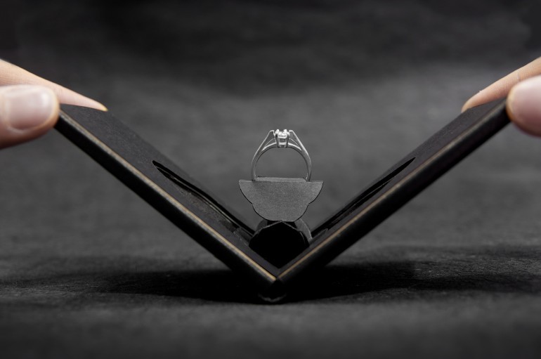 Clifton is a unique engagement ring case that can be easily slipped into the pocket