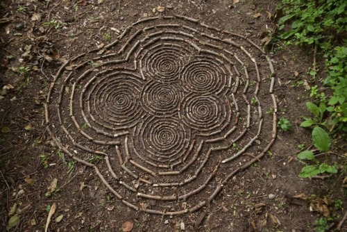 bubblewrench: Artist James Brunt Arranges Leaves and Rocks Into Elaborate Mandalas