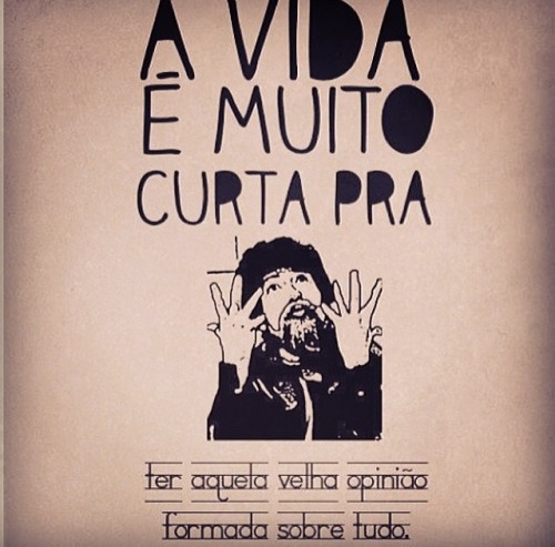 antigo “assediou”