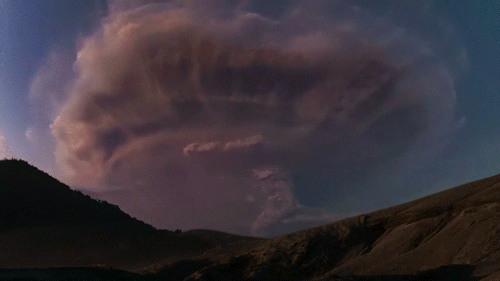 shenori:Lightning inside a volcanic ash cloud in Patagonia.