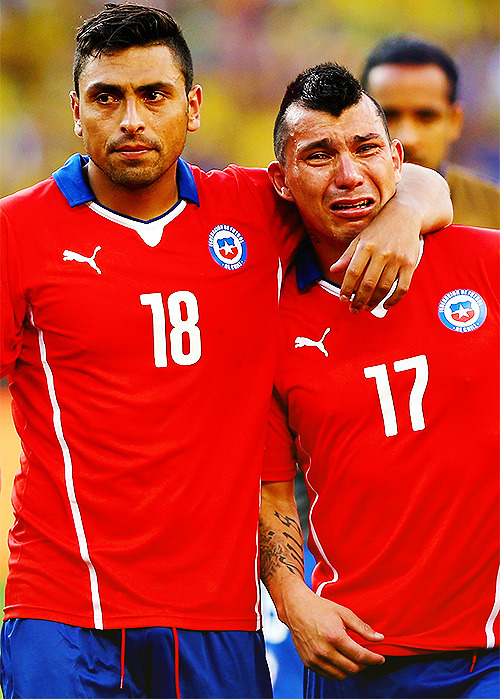 efecto-amor:  subconsciente-s:  la wea penita :´(  Orgullo nacional